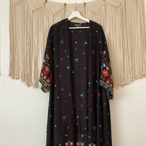 Flowy, long black kimono with eccentric patterns